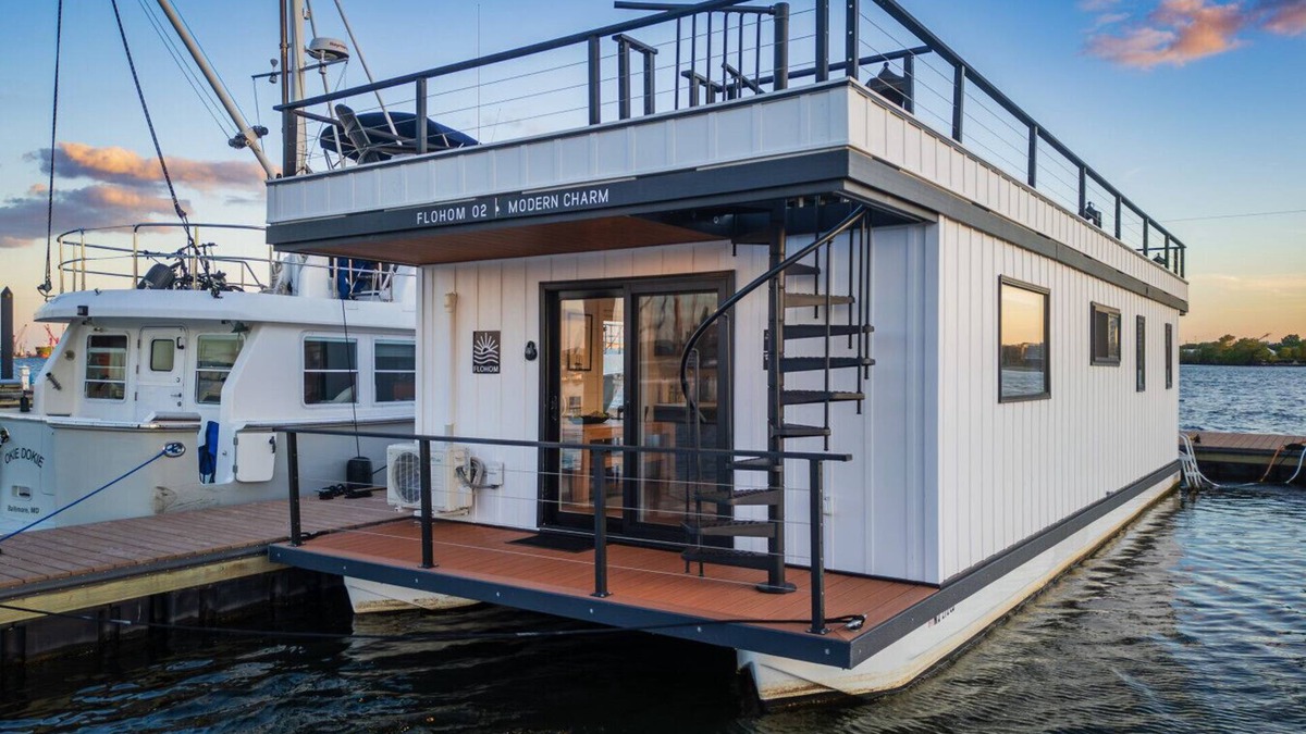 Baltimore Boat Rental | Luxe Houseboat with Epic 360 Views of Baltimore Harbor