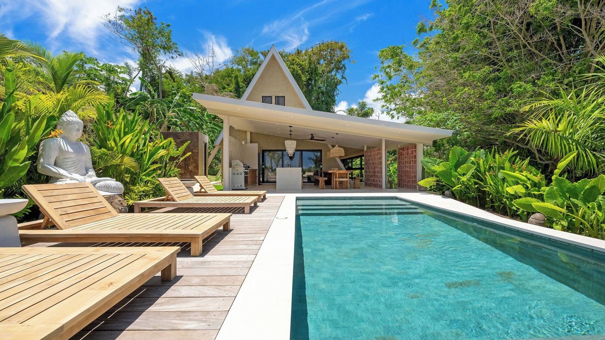 Mata de Platano Ski Chalet | Luxe Jungle Retreat Bali-Style