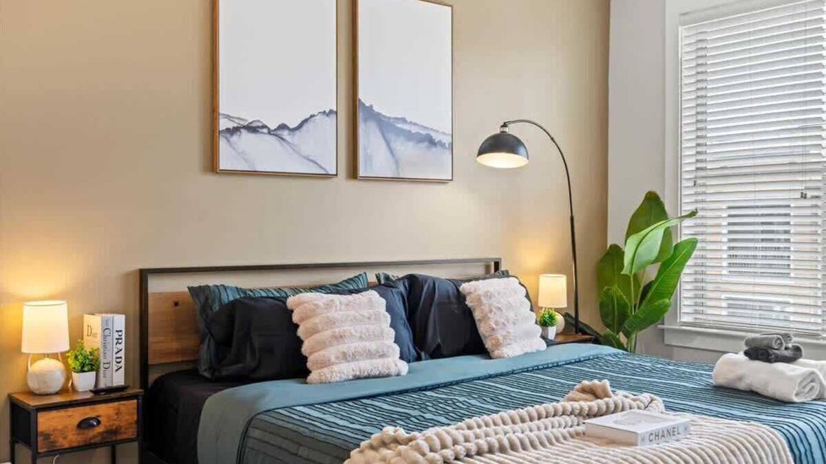 Charlotte Apartment | Luxe King 3BR in Waverly Charlotte!