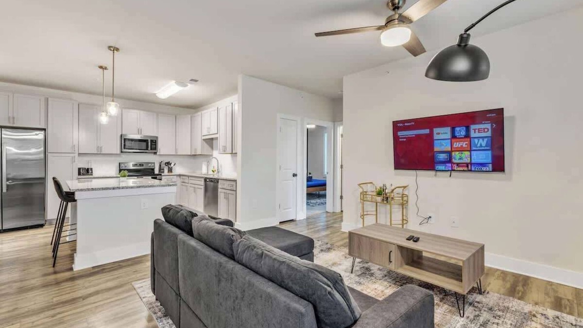 Hayes Apartment | Luxe King 3BR Suite Mins to Downtown Durham!