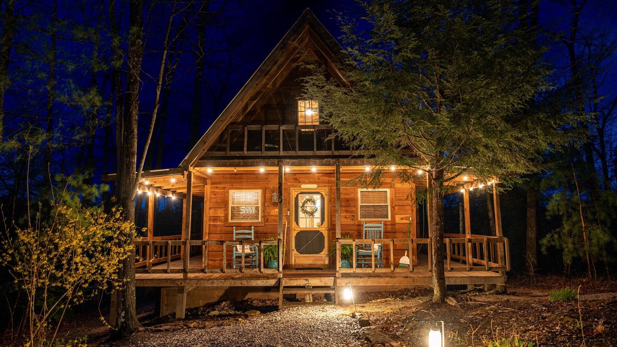 Denniston Cabin | LUXE KY Cabin Retreat- Wraparound Porch for Escape in Nature's Serenity-DBNF/RRG