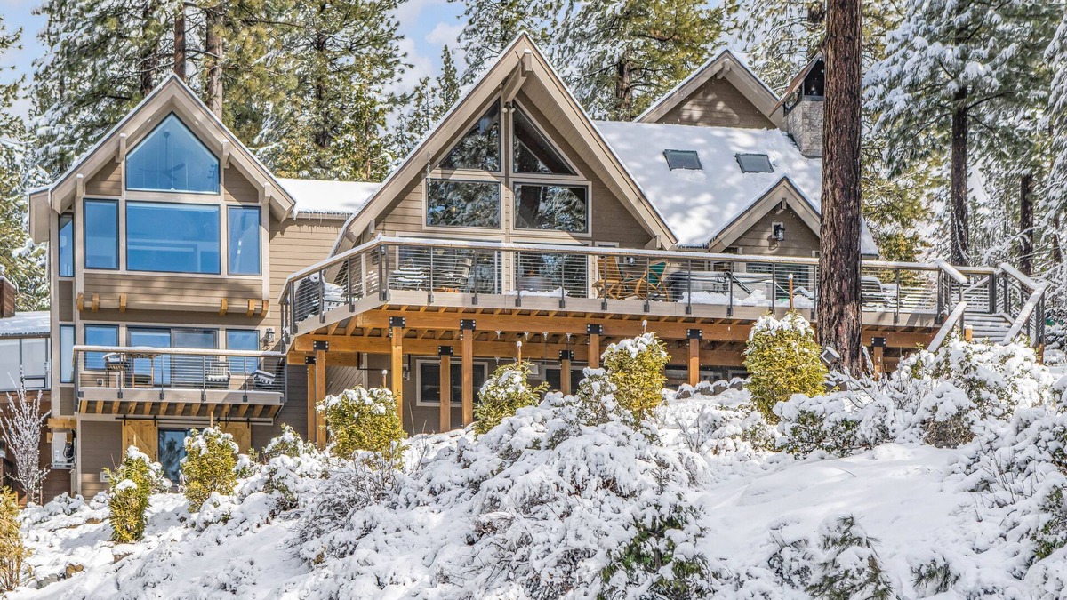 Incline Village Cabin | Luxe Lake View Lodge sleeps 18; Full-gym, Spa, & Firepit.