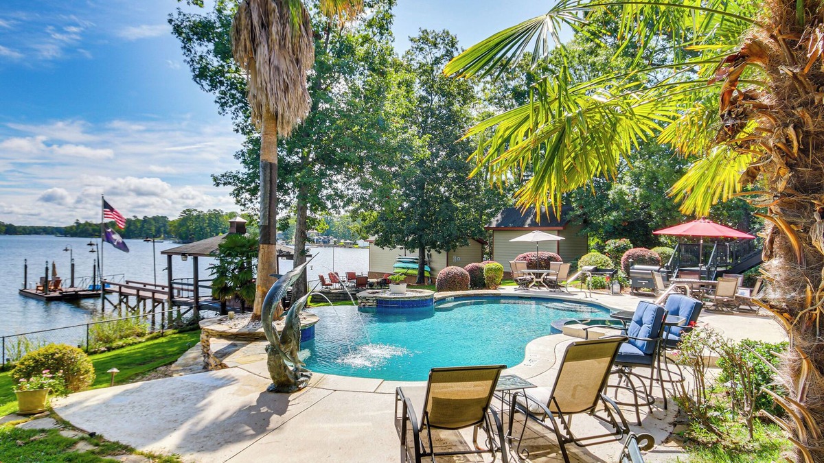 Chapin Apartment | Luxe Lakefront Apartment w/Shared Pool & Dock!