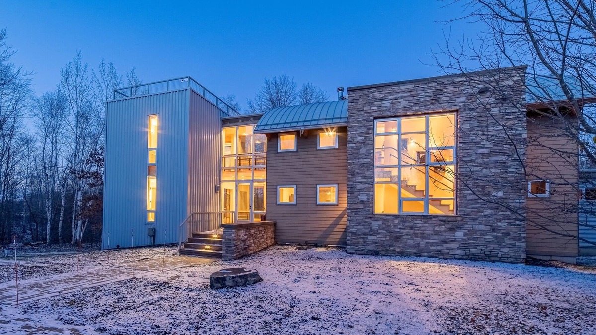 Baldwin House | Luxe Lakefront Estate near Minneapolis, Hot Tub, Sauna, Kayaks, Sleeps up to 20