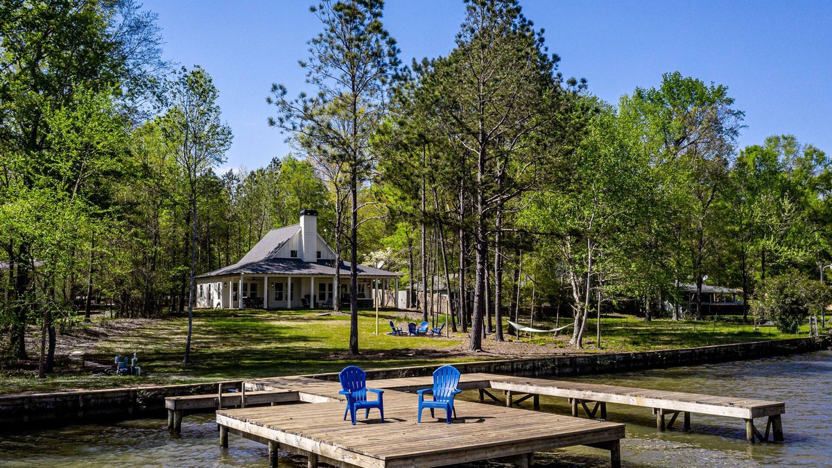 Lake Oconee House | Luxe, lakefront home with private hot tub, dock, kayaks & firepit - dog-friendly