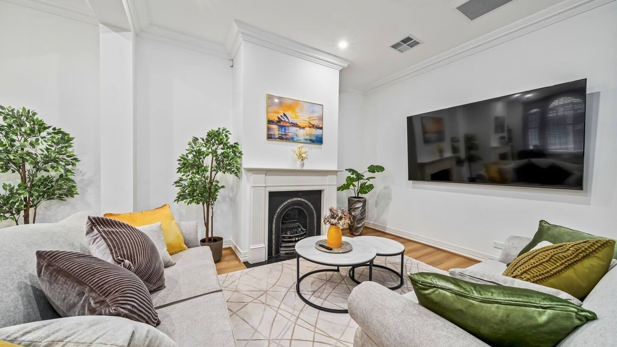 Pyrmont House | Luxe Living Terrace by The Star: 3-Level Luxury in Sydney's Vibrant Heart