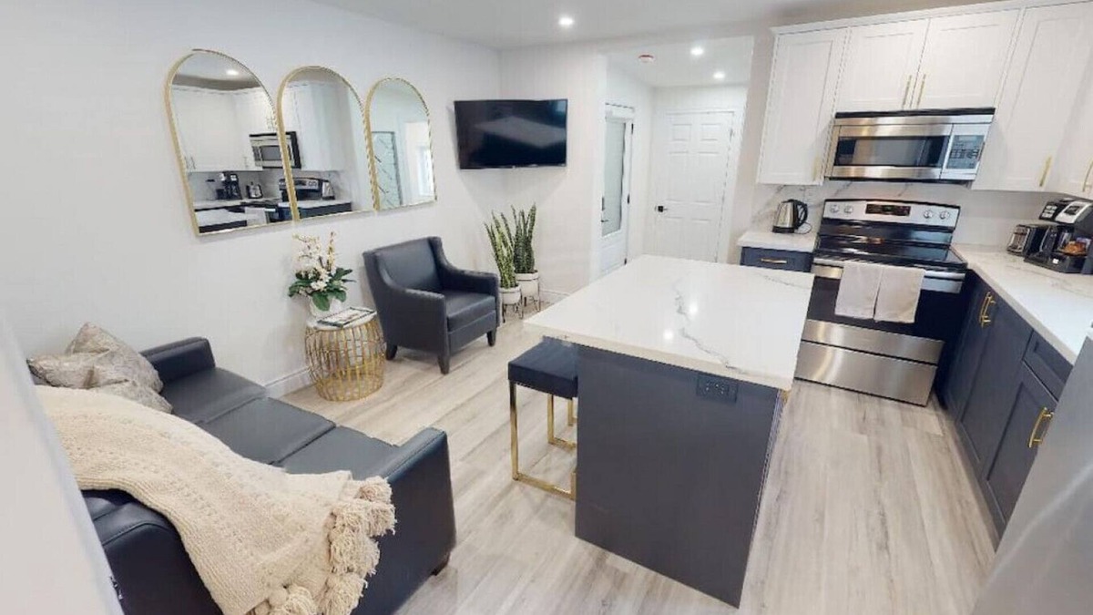 Port Dover Condo | Luxe Lodges on Lake Erie ~ Emerald ~ Beach + Patio