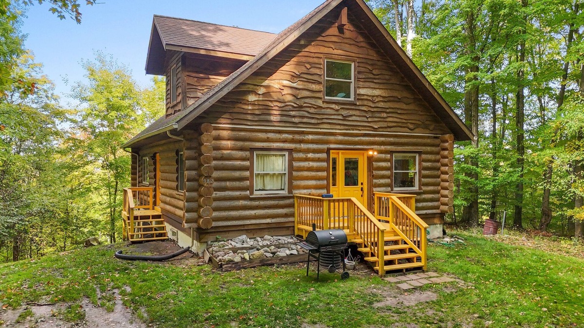 Paris Cabin | Luxe Log Chalet | Sauna, River, Fire, Kayaks/Tubes