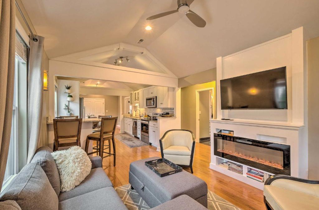 Lyndon House | Luxe Lyndon Home Less Than 11 Mi to Dtwn Louisville!