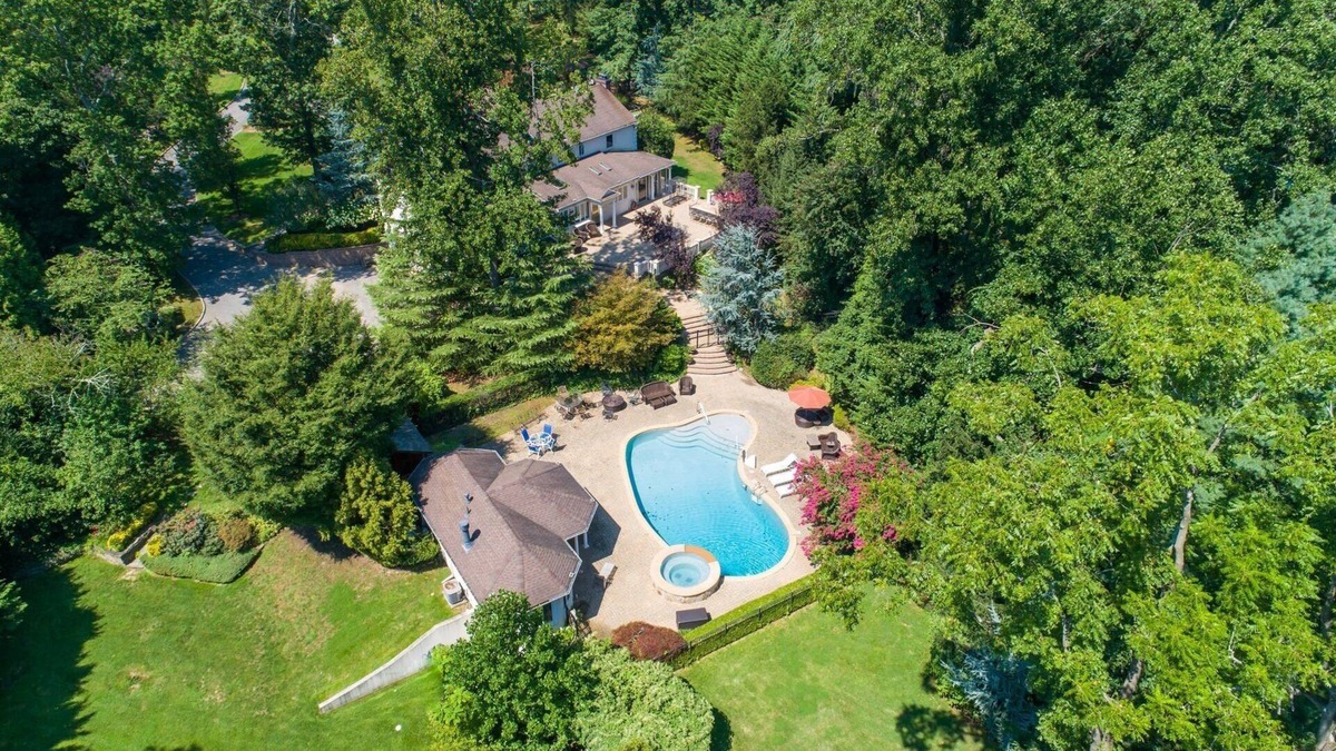 Old Westbury House | Luxe Mansion 40 min from Manhattan