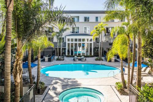 Del Rey Apartment | Luxe MDR apartment,Parking, Gym, Pool, jacuzzi,BBQ