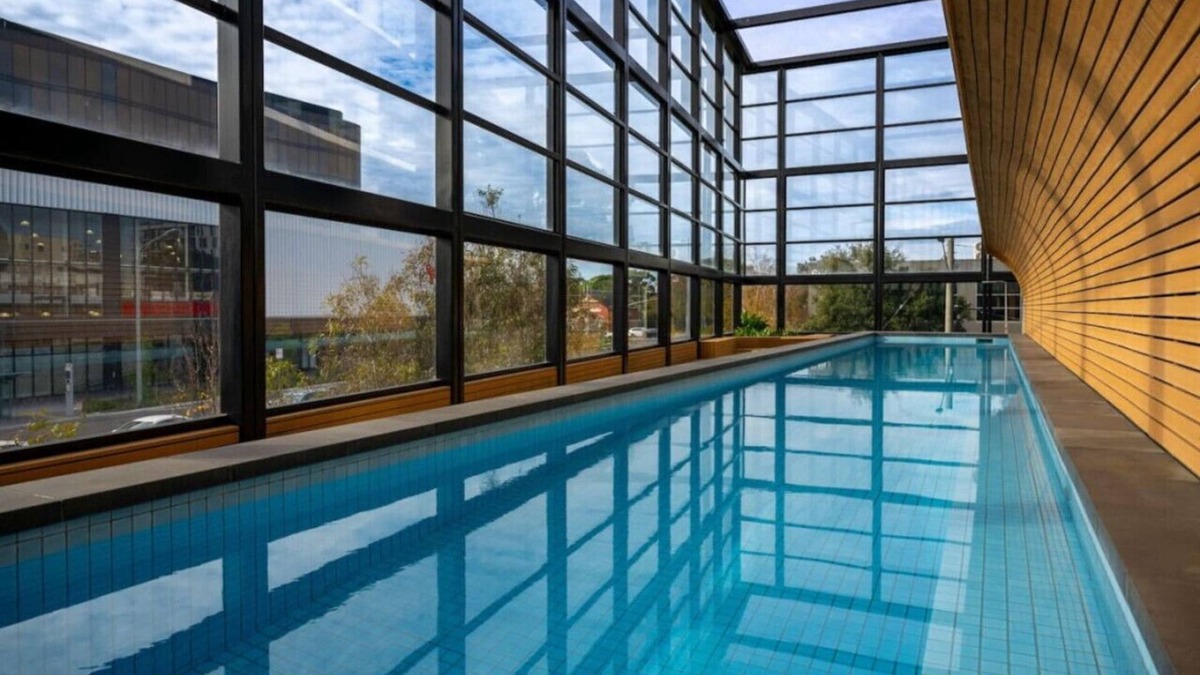 Doncaster Apartment | Luxe Modern I OPP Westfield I Pool I Gym I CarPark