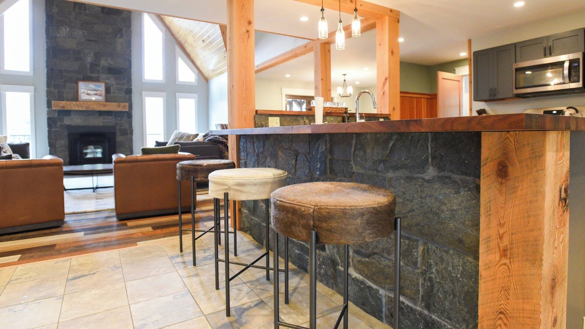 Eastern Vermont House | Luxe Mountain Retreat : Minutes to Stowe and Elmore : Family Friendly :