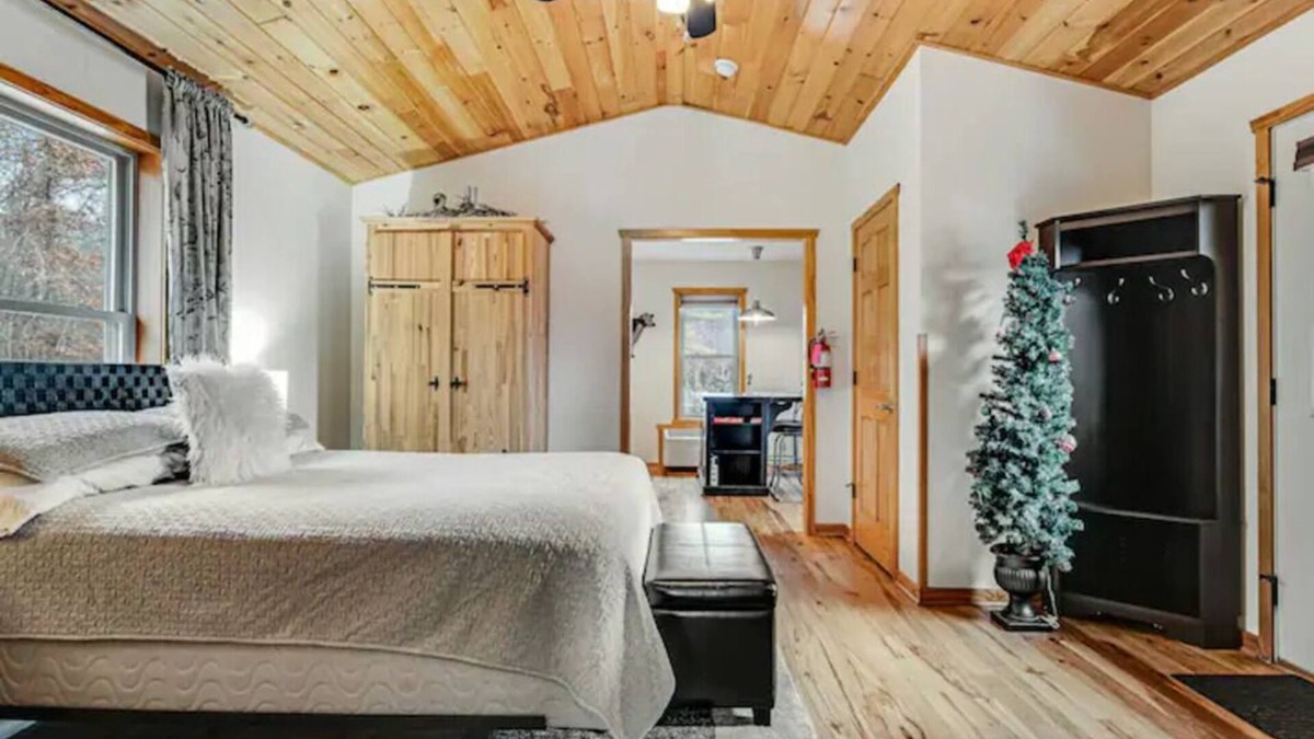 New Lisbon Cabin | LUXE - New Lisbon Cabin