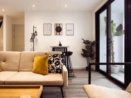 London Borough of Hounslow Apartment | Luxe Pad London with Free Parking!