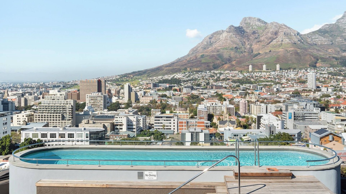 Schotsche Kloof Apartment | Luxe Penthouse - Private Pool - Mountain Views