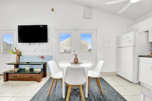 Lynn Haven Apartment | Luxe Pool Casita w Saltwater Pool 25 Min to PCB