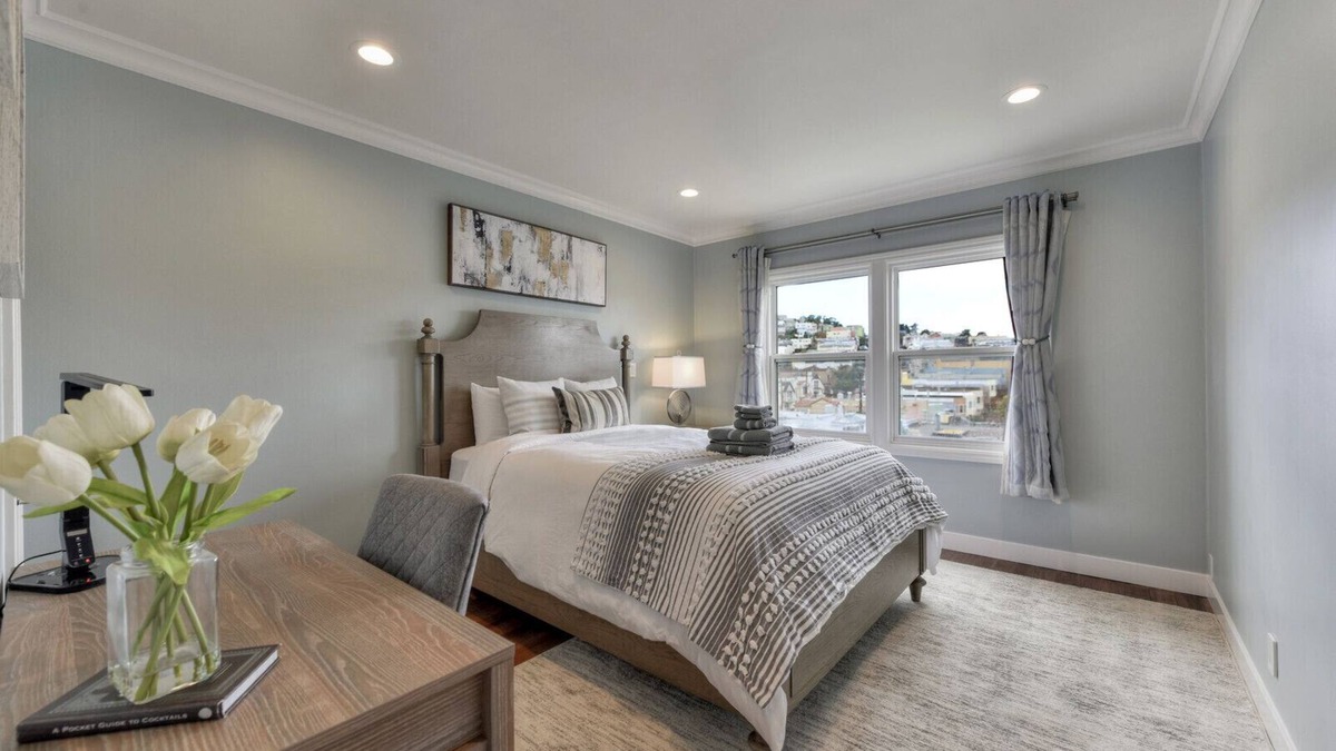 Outer Mission House | LUXE-Remodeled 2BR With City View in SF(Bart/muni)