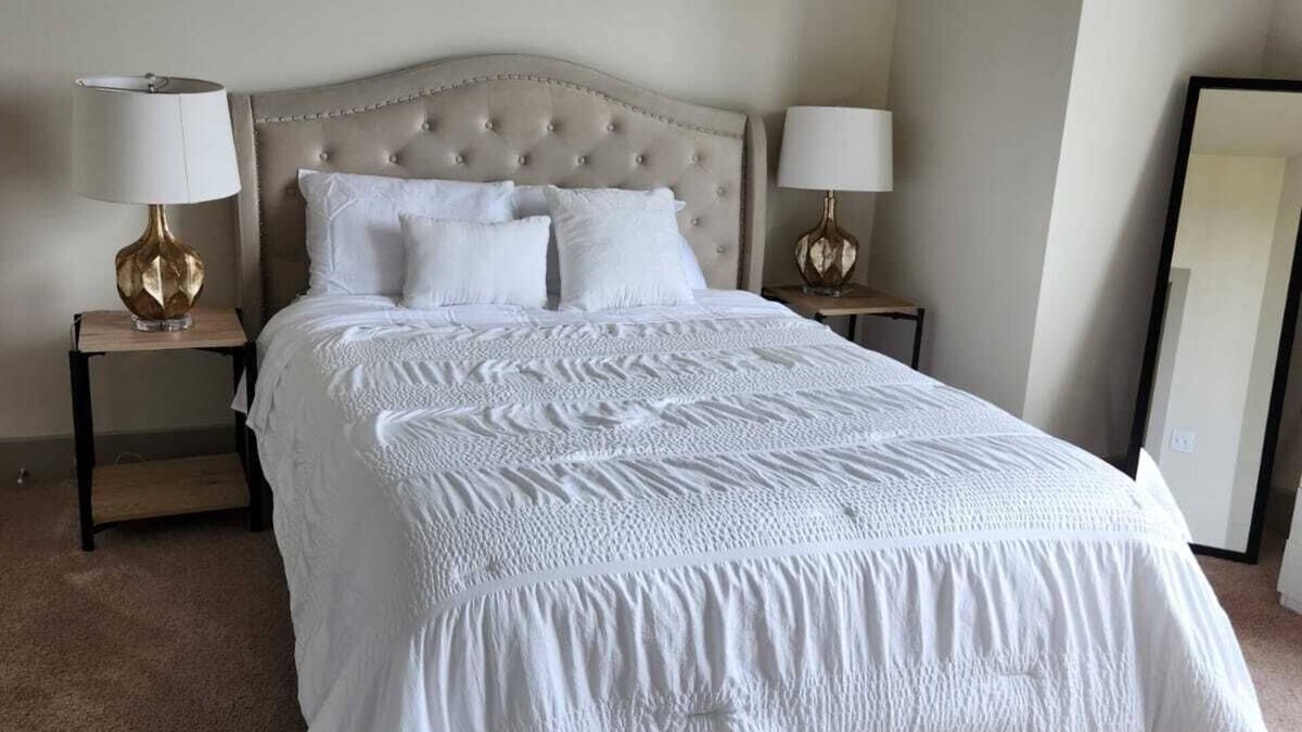 McLean Apartment | Luxe Reserves - 2 BR 2 BA Getaway close to Tysons Corner Mall