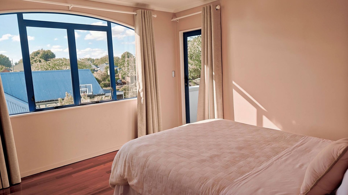 Hamilton House | Luxe Retreat - Spacious & Peaceful