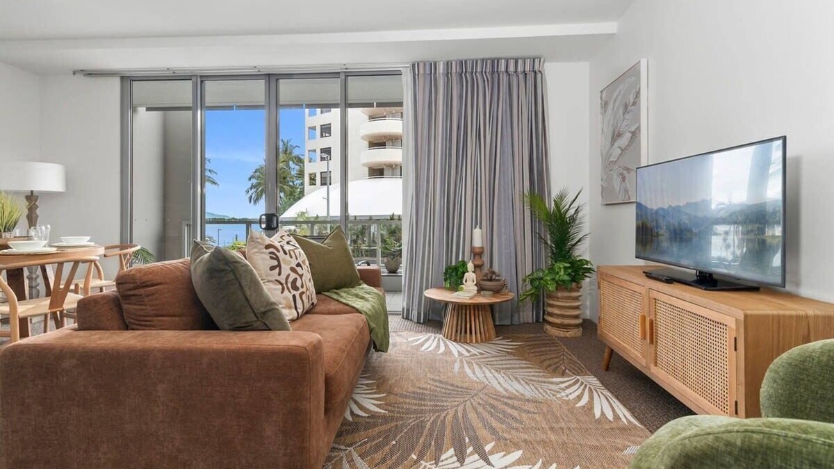 Cairns Central Business District Apartment | Luxe Retreat - Waterfront, Gym & prime Location