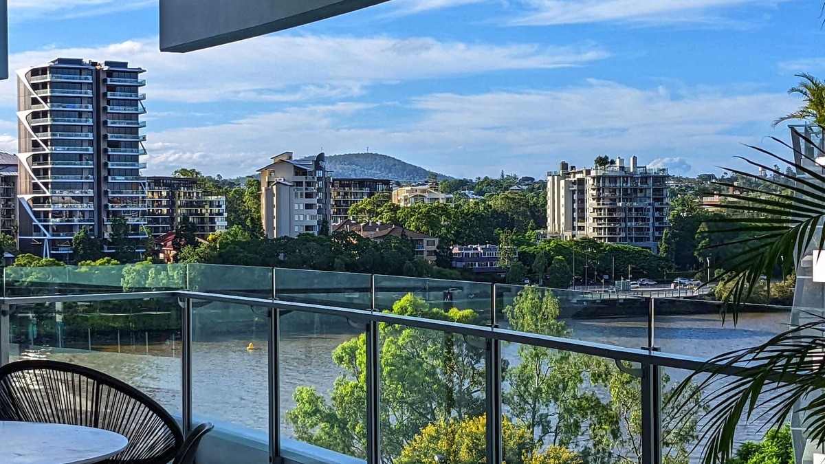 West End Apartment | Luxe riverfront apartment with pools, parking, gym