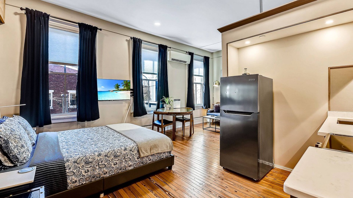 Beacon Apartment | Luxe Studio #3 on Main Street- Amazing Steam Shower! Washer/Dryer, Kitchen