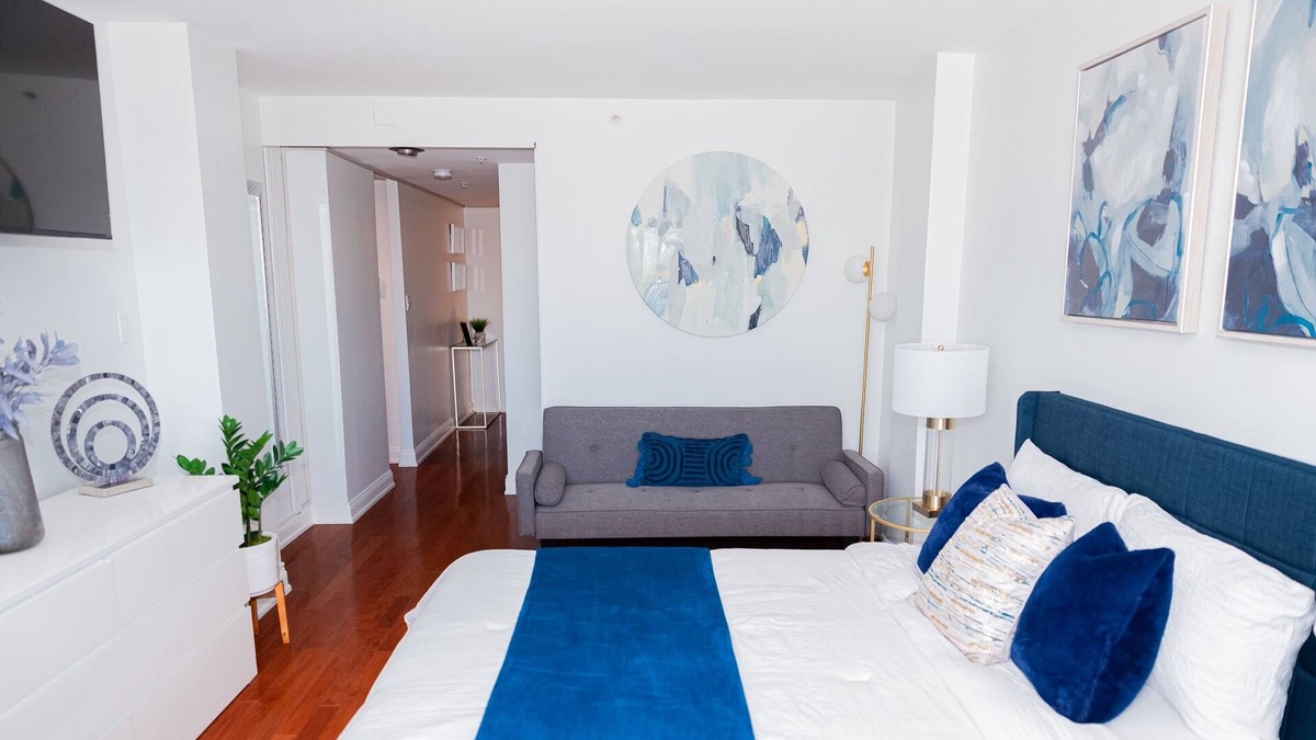 Ampere Apartment | Luxe Studio Apt w/ Partial NYC View... Mins to NYC