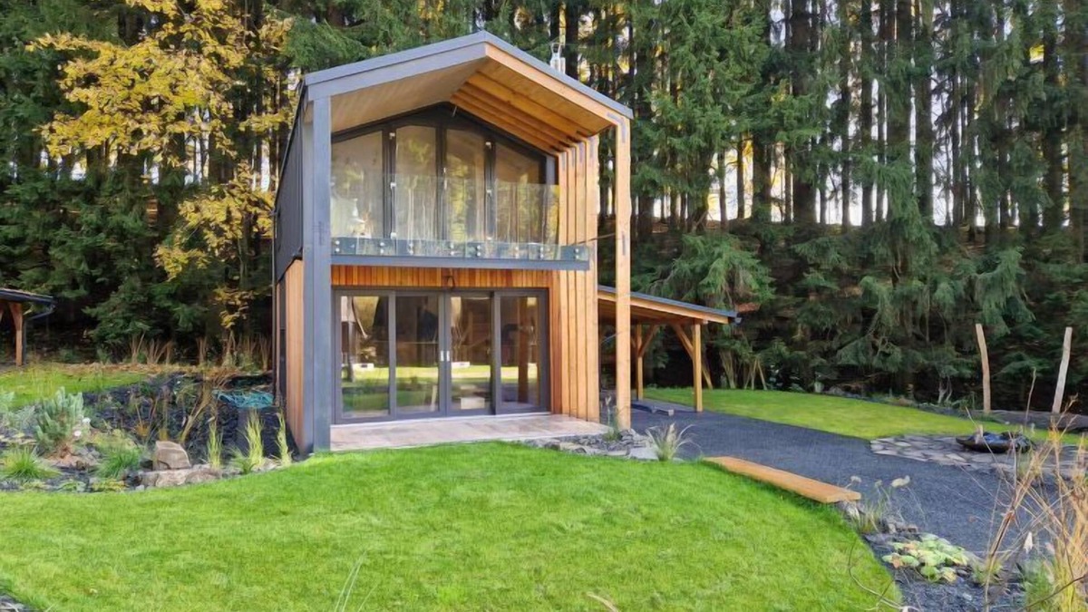 Mlade Buky House | Luxe Timber Lodge & Relaxing Bath by Interhome