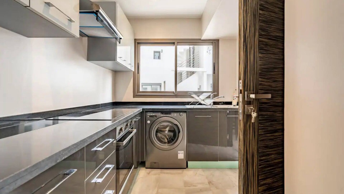 La Ville Haute Apartment | Luxe town