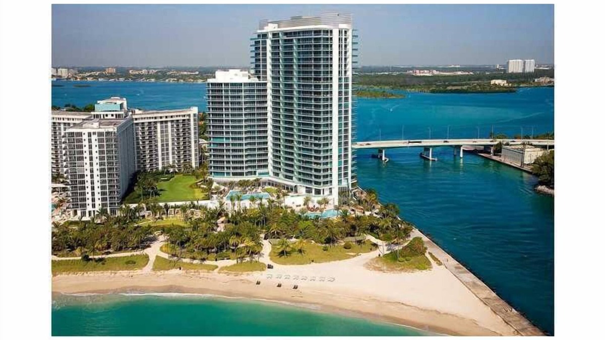 Bal Harbour Hotel | : LUXE UPGRADED 1 BEDROOM/1.5 BATH OCEAN VIEW KING SUITE 16th FLOOR AT RITZ