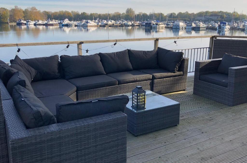 Maasbommel House | Luxe watervilla met eigen aanlegsteiger geschikt voor maximaal 6 personen in recreatiegebied de Gouden Ham in Maasbommel