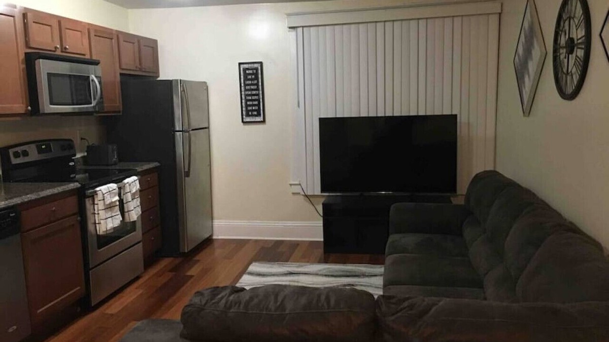 Niskayuna Apartment | luxery lounge with free parking