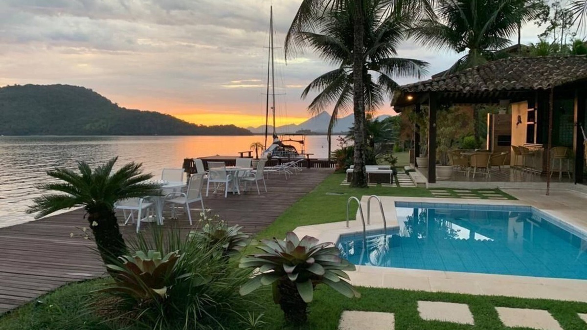Itanema House | LuxoBrasil #AR21 Villa Caierinhas 08 Suites Angra Vacation Rentals