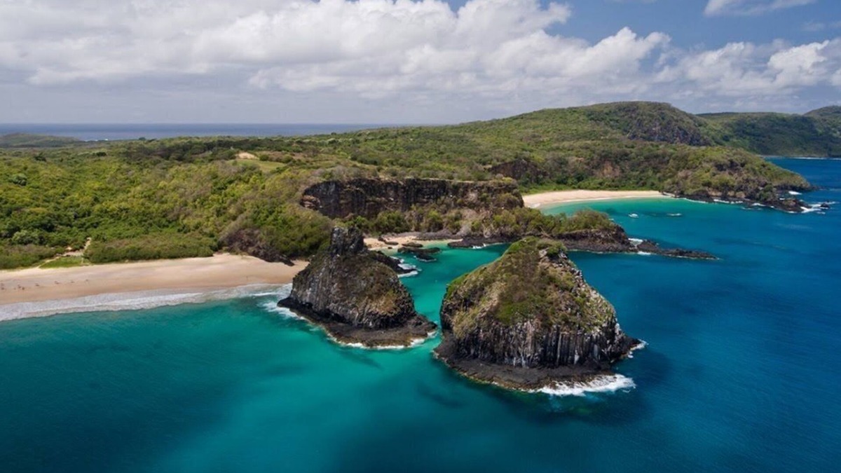 Floresta Velha House | LuxoBrasil #NR01 Yellow House Fernando de Noronha Seasonal Rent