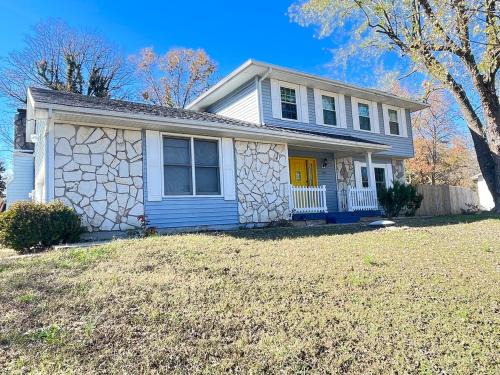 Brookline Station House | Luxre Mansions, Hot Tub, Sauna, Games, Baby Crib, Fire Pit, Gym, Grill, Rental Car