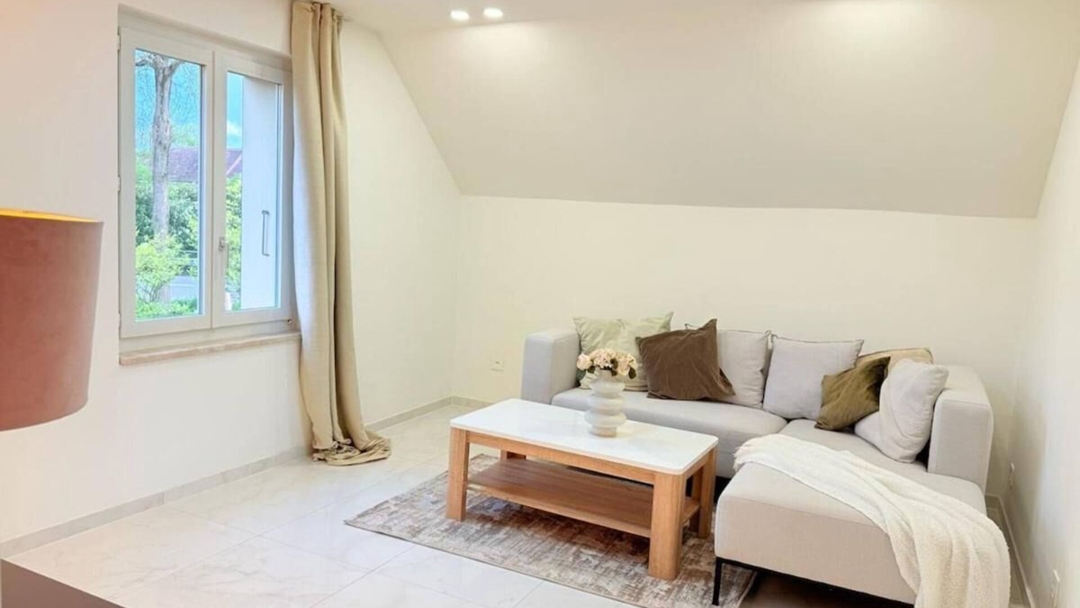 Biel Apartment | Luxrem 5 Apartments Skyline