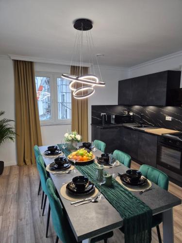 Dinslaken Apartment | Luxsuite Still und Komfort 1 Balkon Grill TV-75 Zoll
