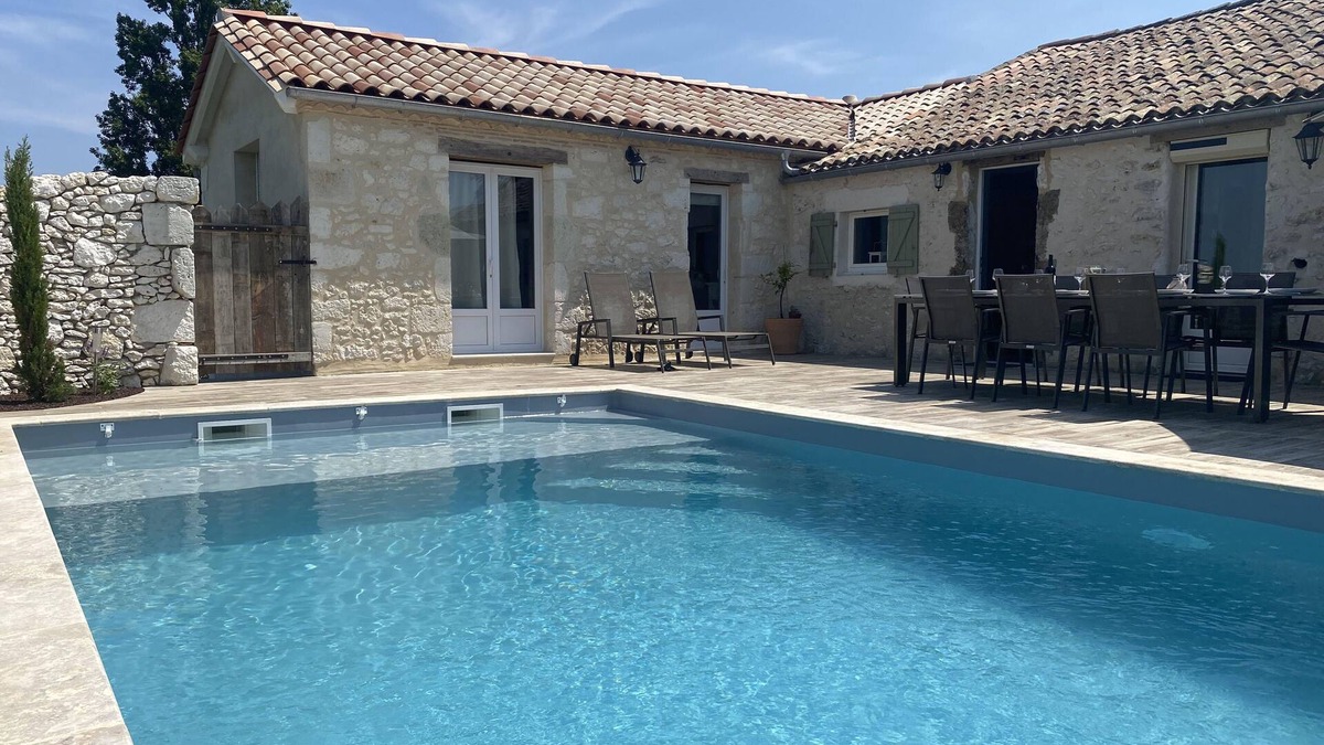Les Leves-et-Thoumeyragues Villa | Luxury stone house with view and heated pool