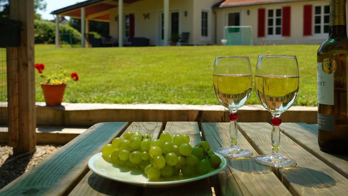 Saint-Sulpice-les-Feuilles Villa | Luxury holiday villa in rural area