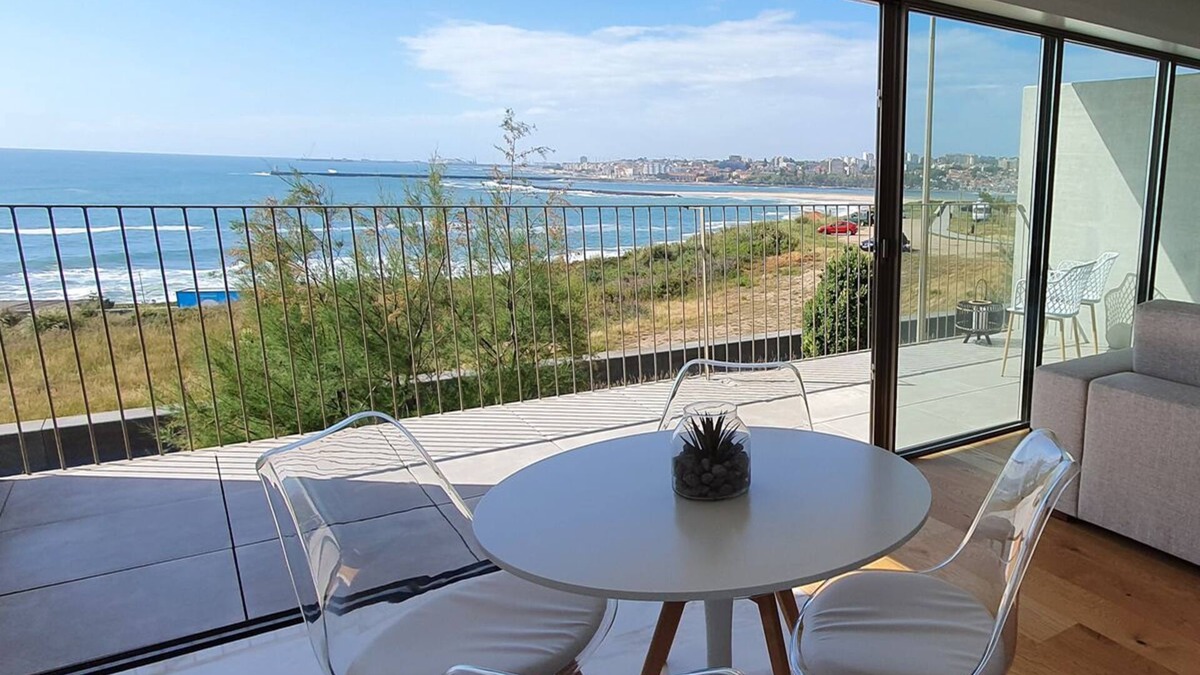 Canidelo Apartment | Luxureous & First line apartment with amazing view over ocean, beach and Porto.