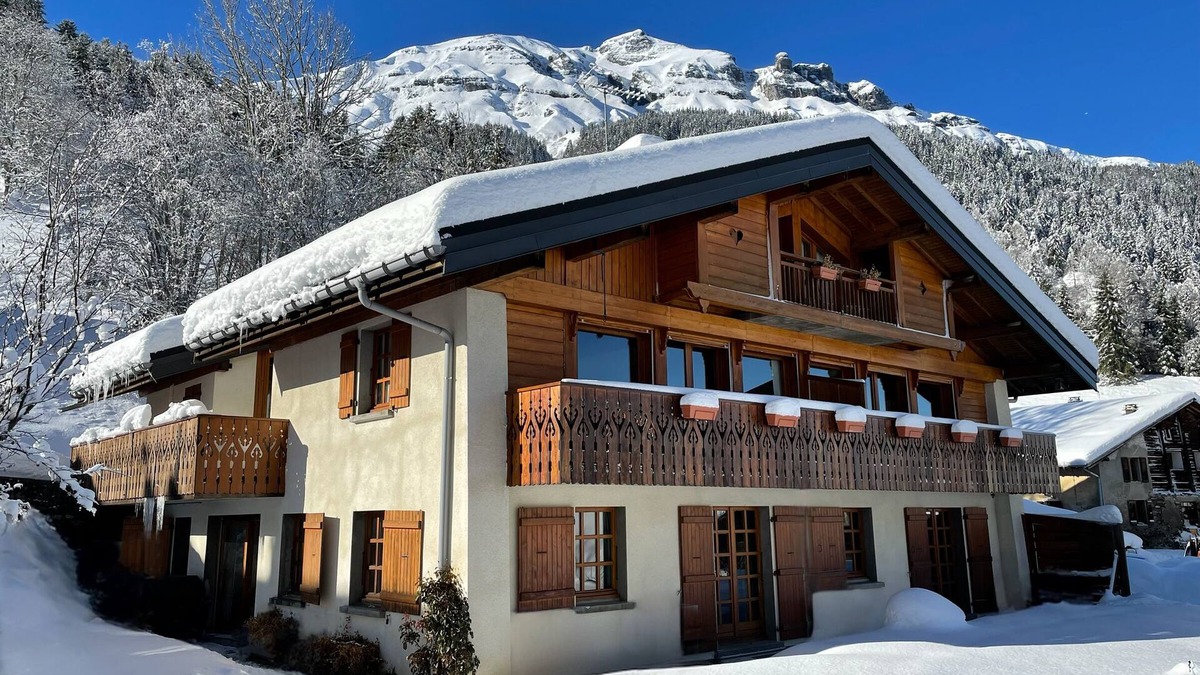 Les Contamines-Montjoie Ski Chalet | Luxurious six-bedroom chalet. 800m to ski lifts. Fast fibre wi-fi