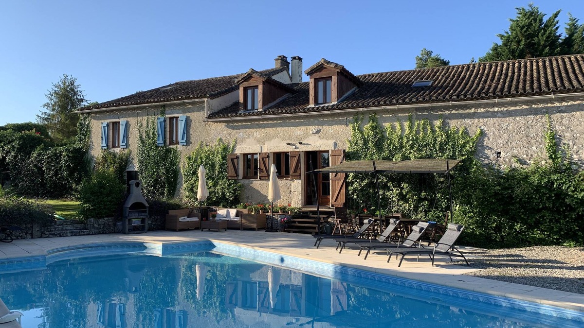 Saint-Capraise-d'Eymet House | Luxurious farmhouse property with chic barn conversion & fabulous pool