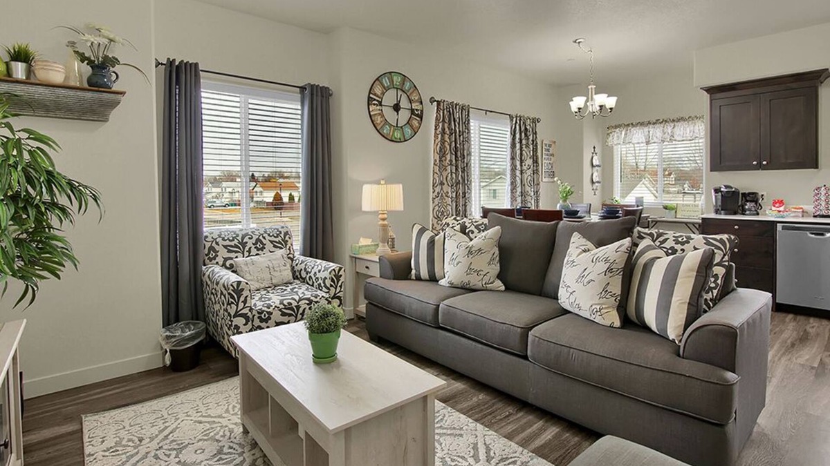 Clearfield Apartment | ⭐️Luxurios Apartment ⭐️ Fast WiFi ⭐️ 4K HDTV ⭐️ Hill AFB