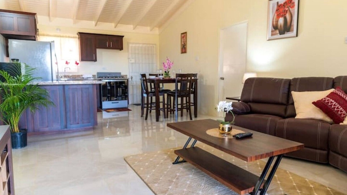 Falmouth House | Luxurious Ocean View Stay at Stonebrook Manor.