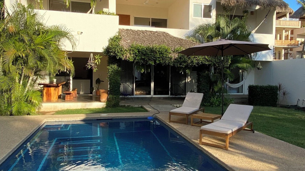 Los Tamarindos Villa | Luxurious 4-bedroom villa with Starlink, AC, Pool, 1 min walk to the beach