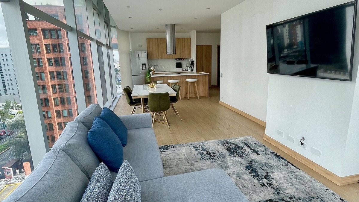 La Carolina Apartment | Luxurious 1-bedroom Condo in Iconic City Building at La Carolina, Quito