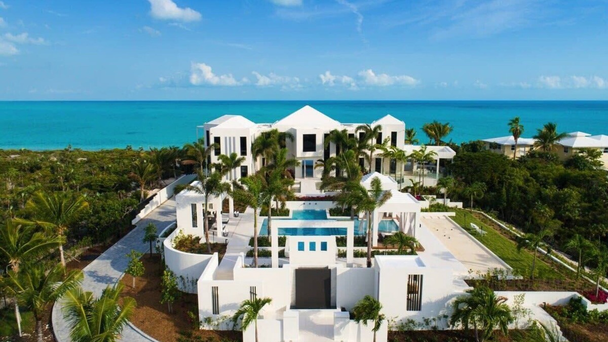 Long Bay Hills Villa | Luxurious 11 bedroom beach villa on Long Bay Beach