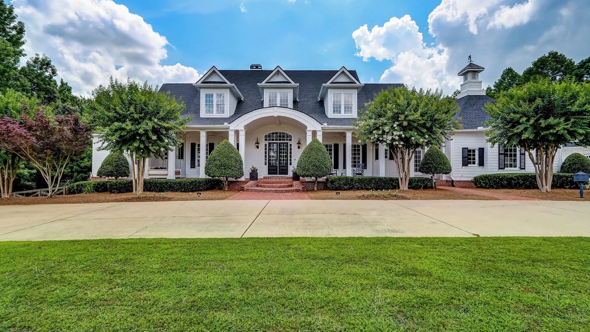 Dacula House | Luxurious 13,000 sq. ft. home: 7 private king suites, bunk room & movie theater