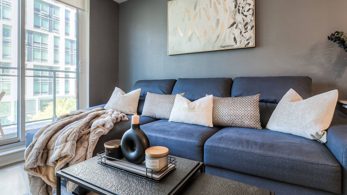 Fort York Apartment | Luxurious 1BHK Condo - Balcony - Free Parking